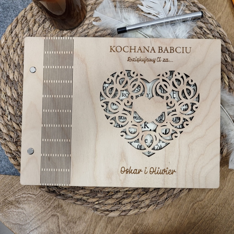 Drewniany album na zdjęcia dla Babci.jpg