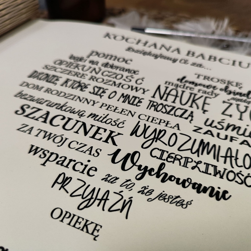 Drewniany album na zdjęcia na dzień babci.jpg